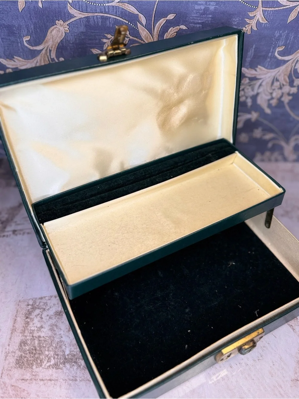 Vintage Green Faux Leather Jewelry Box Brass Lock Ring Tray Vanity Case